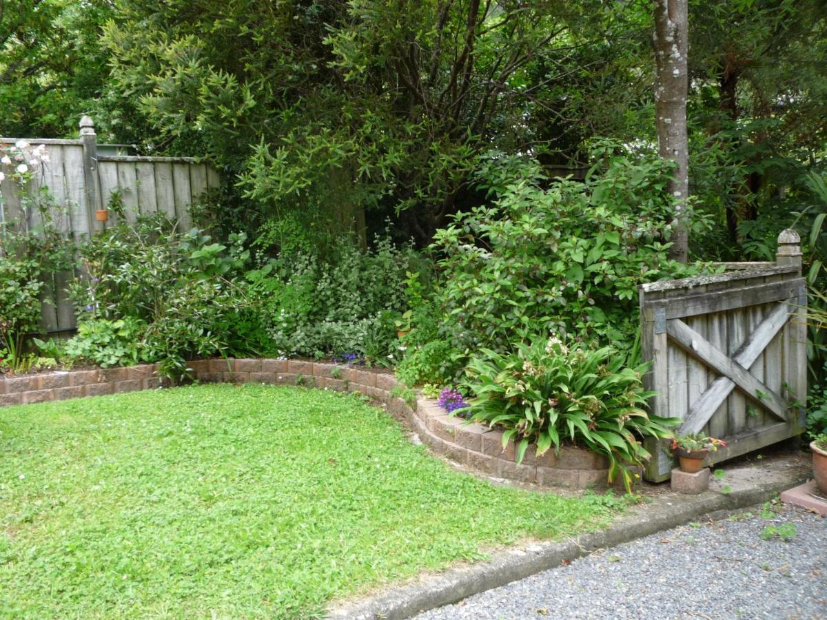 Twin Totara Cottage Upper Hutt Exterior photo