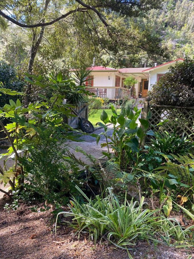 Twin Totara Cottage Upper Hutt Exterior photo