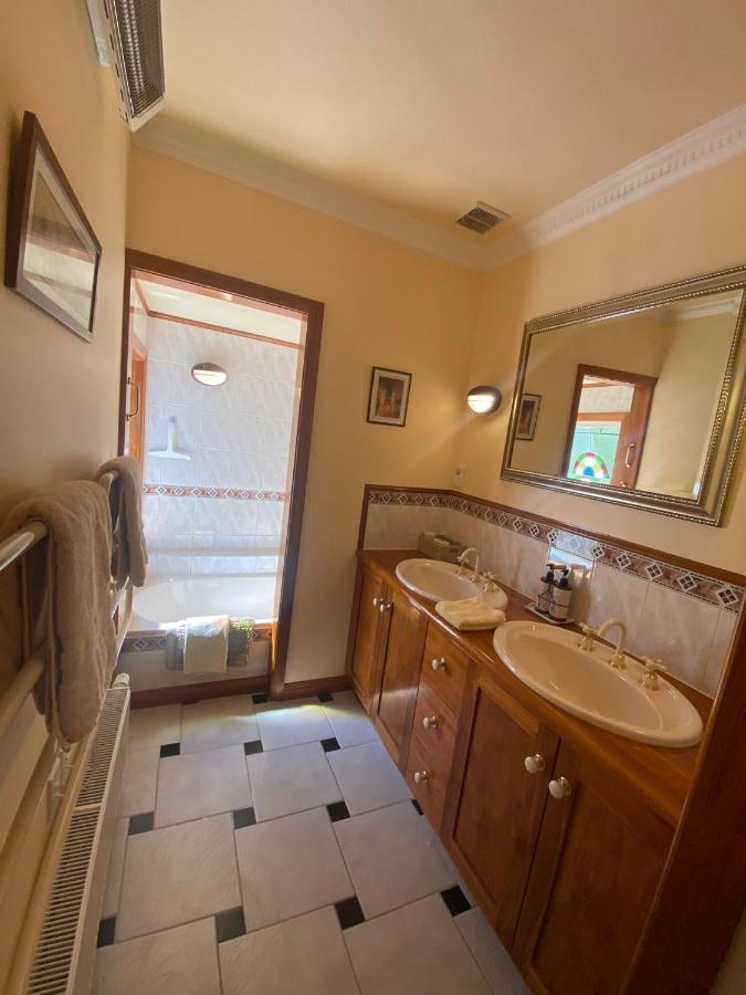 Twin Totara Cottage Upper Hutt Exterior photo